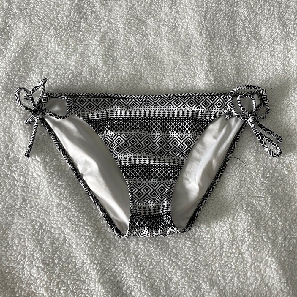 Victoria secret tie bikini bottoms. Medium